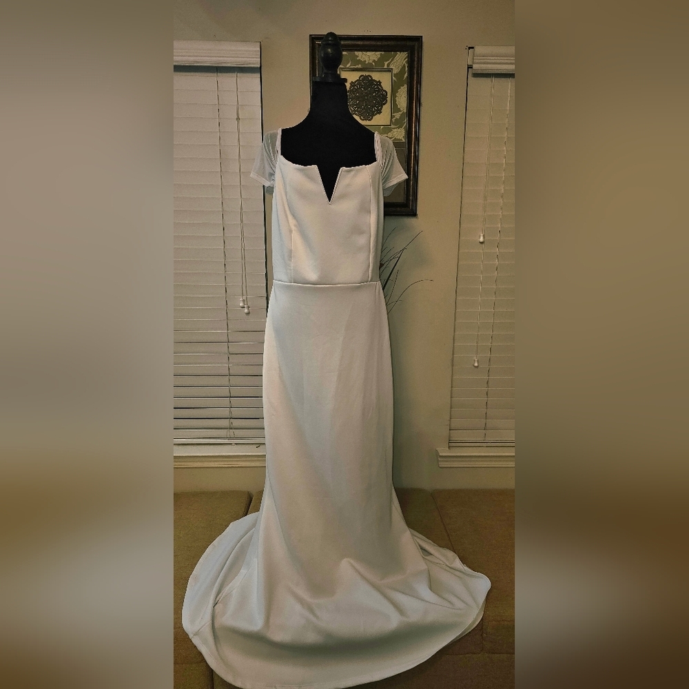 A white formal dress size XL no brand.